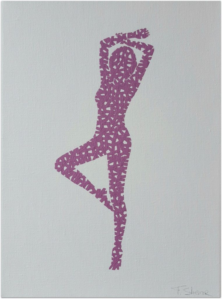 Model in danspose in paarse kleur