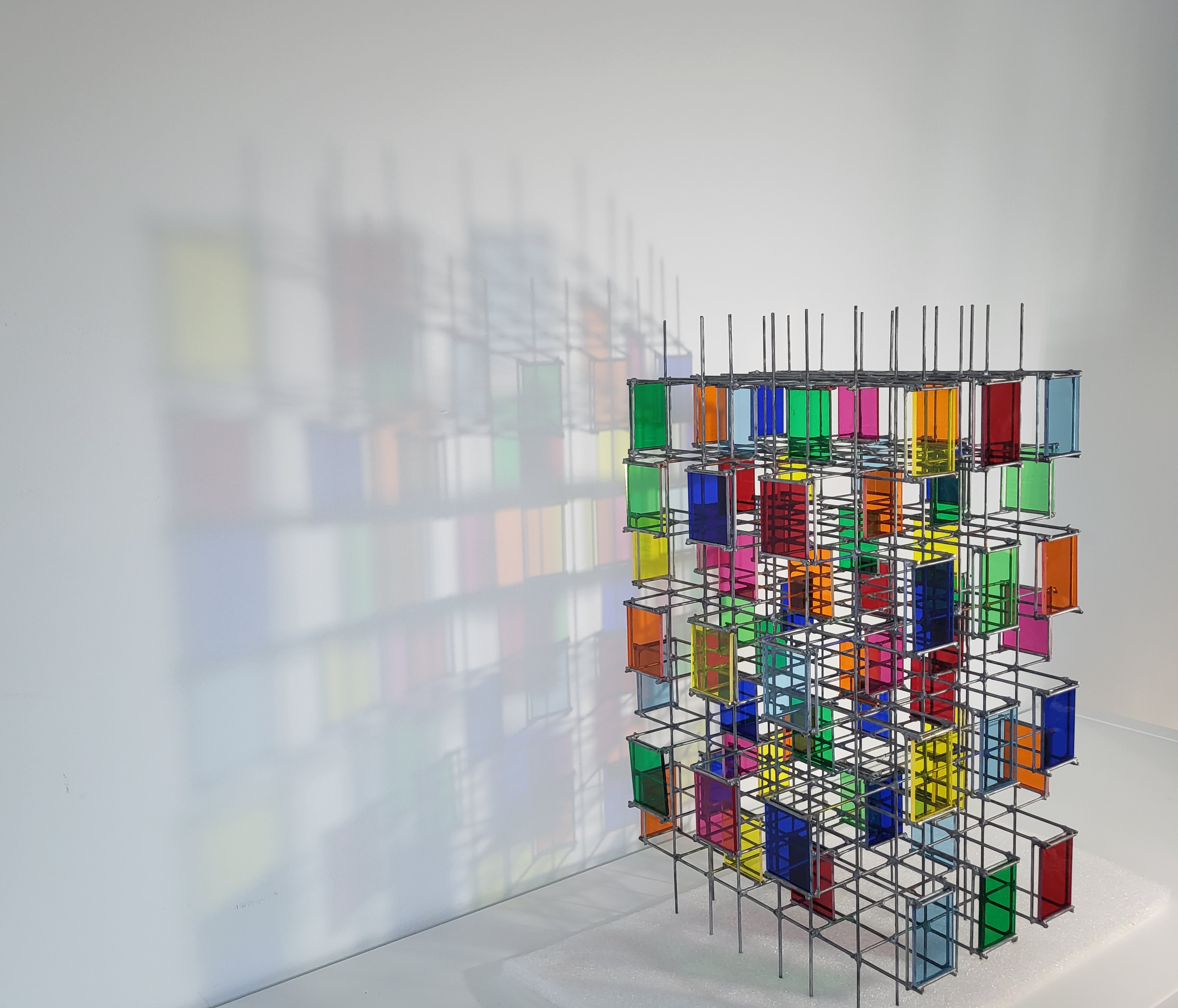 metaal met meerkleurig transparant plexiglas